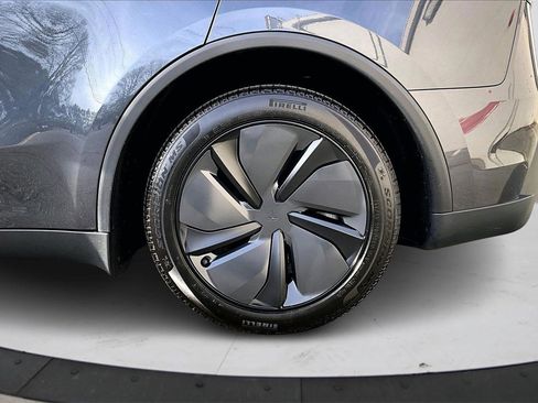 Used 2026 Tesla Model Y AWD image 33