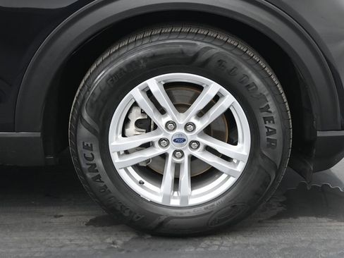 Certified 2022 Ford Explorer XLT w/ Equipment Group 202A image 25