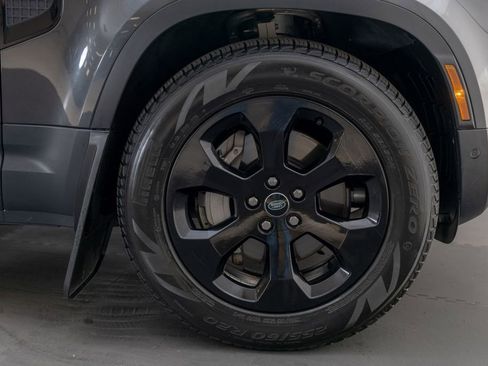 Used 2024 Land Rover Defender 130 S image 41