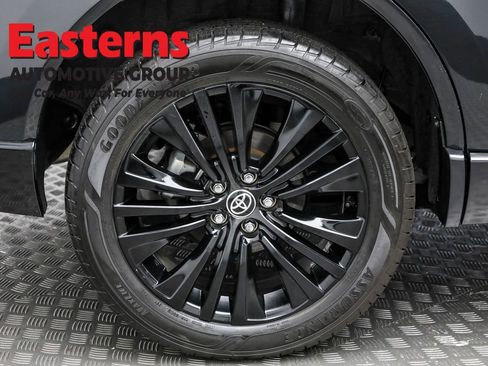 Used 2023 Toyota Venza Nightshade image 29