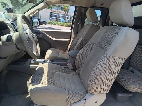 Used 2015 Nissan Frontier SV RWD image 16