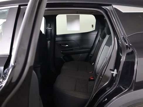 Used 2025 Nissan Kicks SV AWD/4WD image 29