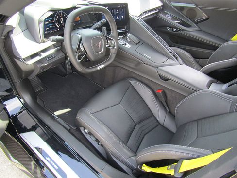 Used 2024 Chevrolet Corvette Z06 w/ Z07 Performance Package RWD image 11