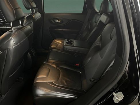 Used 2019 Jeep Cherokee Trailhawk image 13