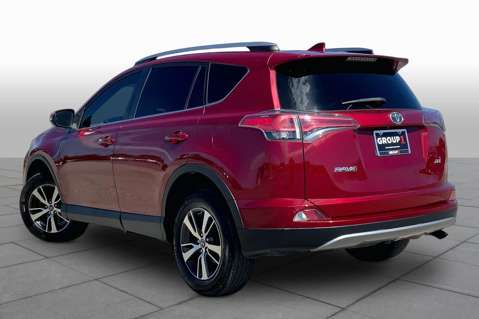 Used 2018 Toyota RAV4 XLE FWD image 12