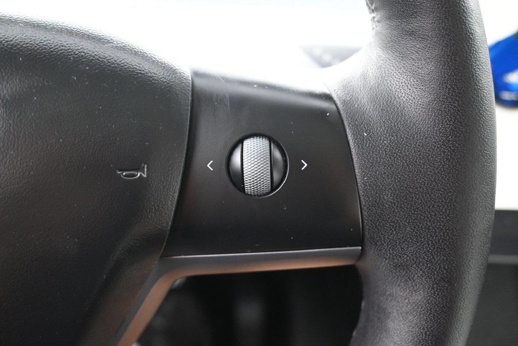 Used 2024 Tesla Model Y 2WD image 21