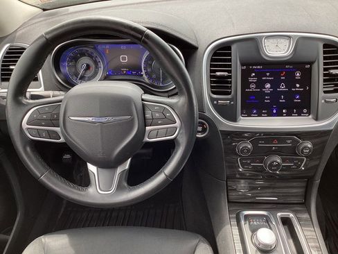 Used 2019 Chrysler 300 Touring w/ Sport Appearance Package AWD/4WD image 17