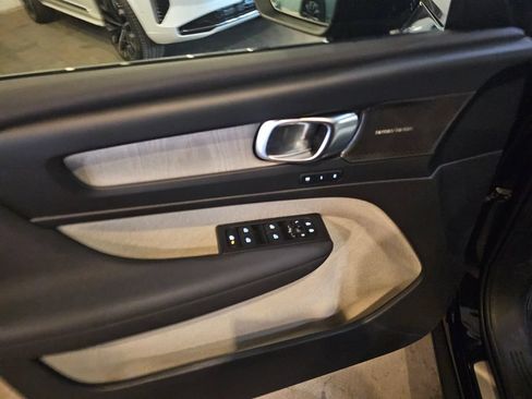 Certified 2024 Volvo XC40 B5 Plus w/ Climate Package AWD/4WD image 19