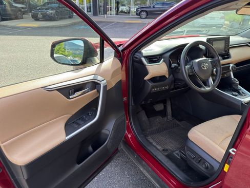 Used 2020 Toyota RAV4 XLE w/ Convenience Package AWD/4WD image 10