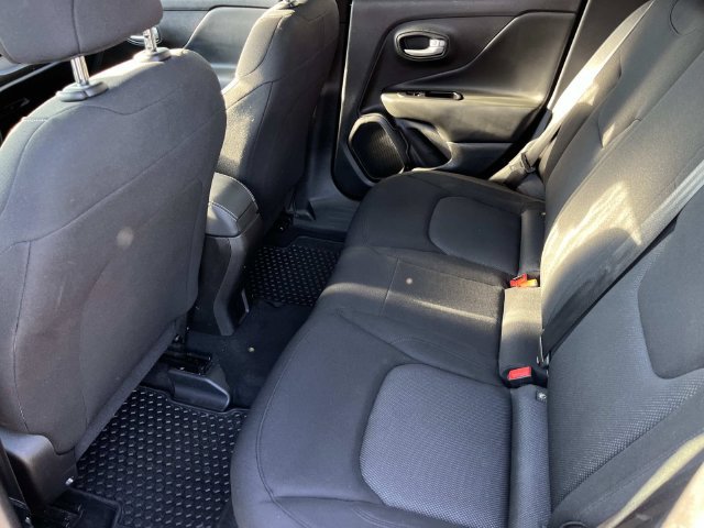 Used 2023 Jeep Renegade Latitude AWD/4WD image 17