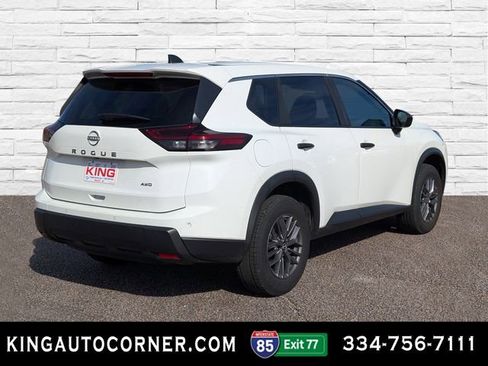 Used 2024 Nissan Rogue S image 4