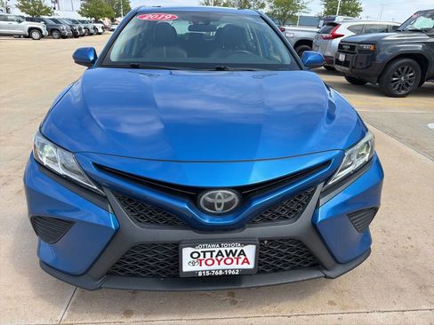Used 2019 Toyota Camry SE FWD image 4