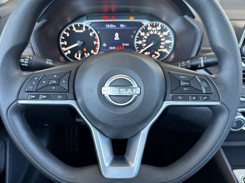 Used 2025 Nissan Altima 2.5 SV FWD image 11