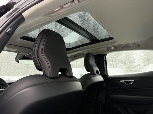 Used 2025 Volvo S60 B5 Core image 16