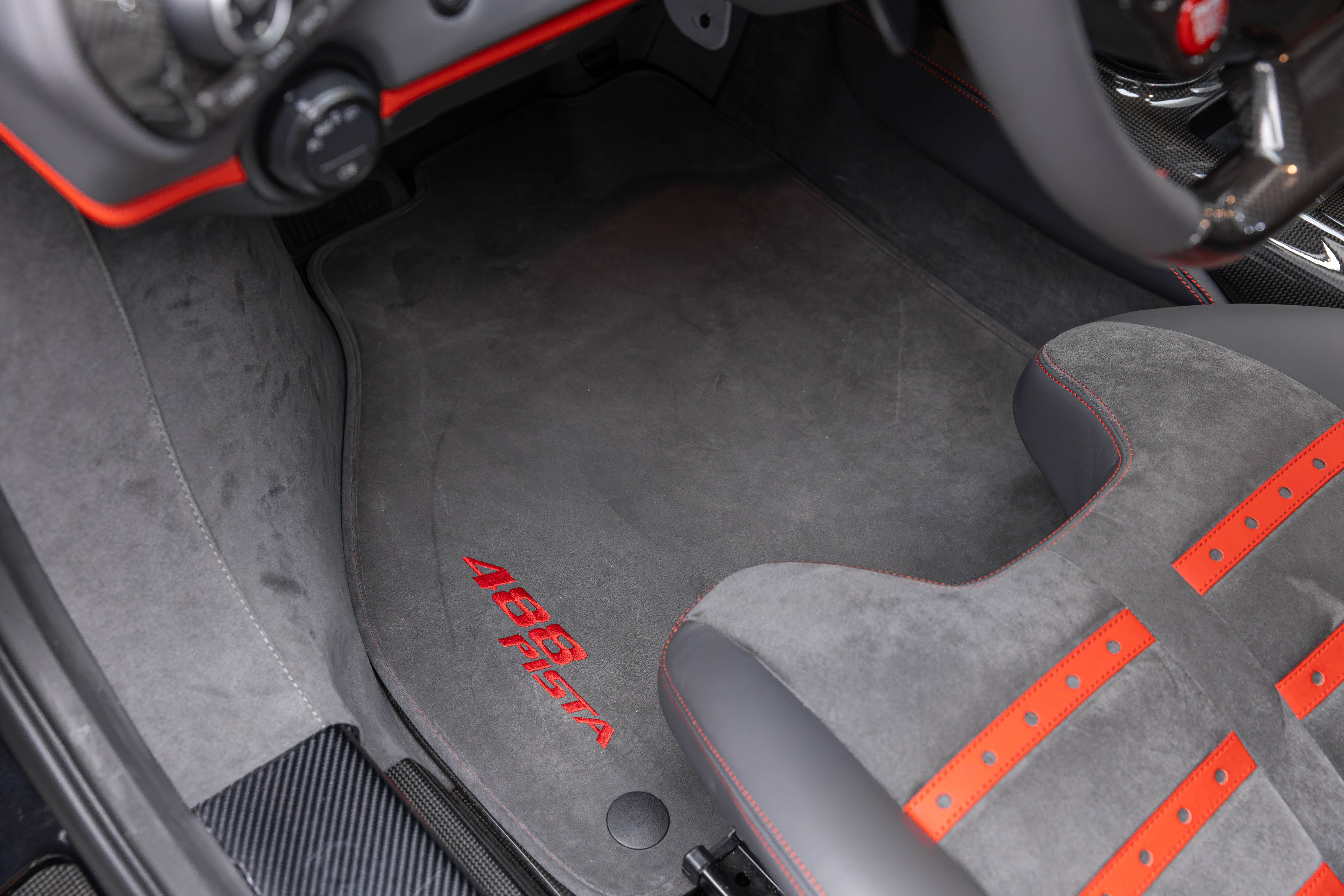 Used 2019 Ferrari 488 Pista Coupe RWD image 23