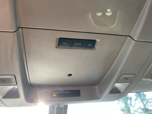 Used 2019 Chevrolet Silverado 1500 LT image 21