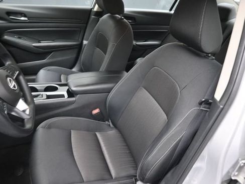 Used 2024 Nissan Altima 2.5 SV FWD image 19