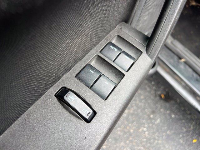 Used 2010 Ford Focus SE FWD image 24