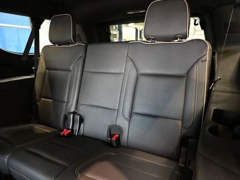 Used 2022 GMC Yukon XL SLT w/ SLT Premium Package AWD/4WD image 12