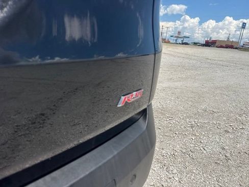 Used 2021 Chevrolet Traverse RS FWD image 12
