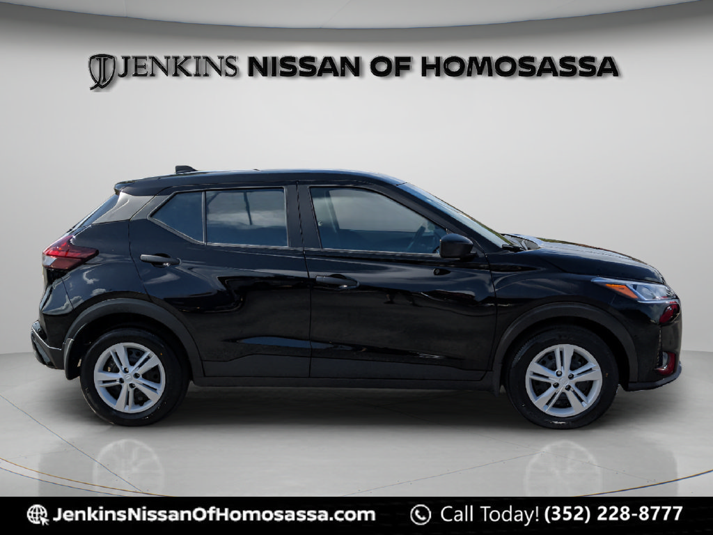 Certified 2025 Nissan Kicks Play S FWD image 2
