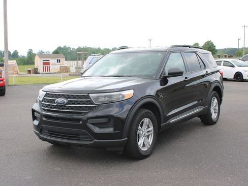 Used 2023 Ford Explorer XLT AWD/4WD image 4