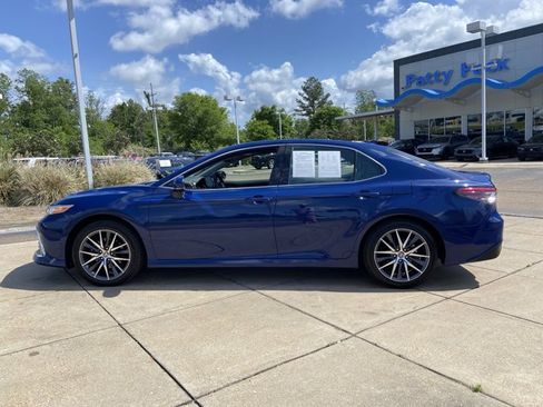 Used 2024 Toyota Camry XLE image 7