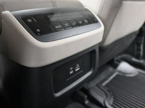 Used 2025 Nissan Pathfinder SL FWD image 17