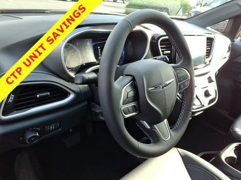 New 2026 Chrysler Pacifica Select AWD/4WD image 6