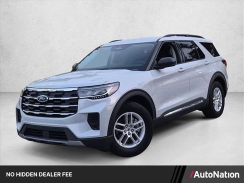 Used 2025 Ford Explorer Active RWD image 1