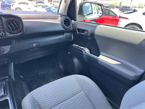 Used 2020 Toyota Tacoma SR image 18