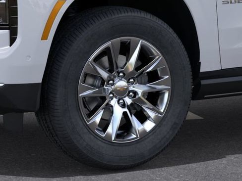 New 2026 Chevrolet Suburban Premier RWD image 9