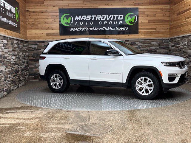 Used 2022 Jeep Grand Cherokee Limited AWD/4WD image 15