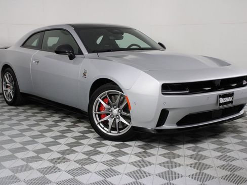 Used 2025 Dodge Charger Daytona Scat Pack w/ Track Pack AWD/4WD image 34