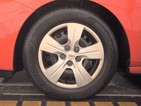 Used 2017 Chevrolet Cruze LS image 17