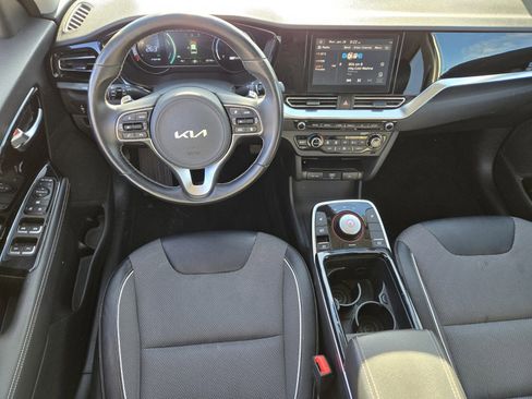 Certified 2022 Kia Niro EX image 13