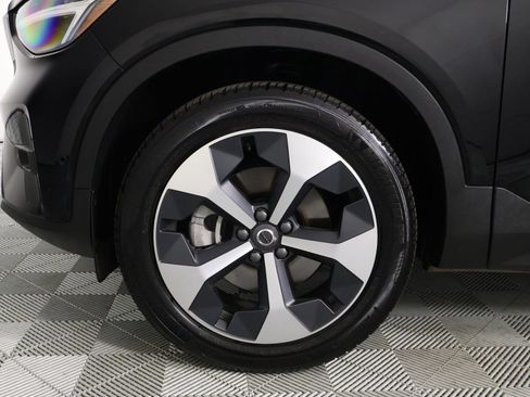 Certified 2025 Volvo XC40 B5 Plus AWD/4WD image 28