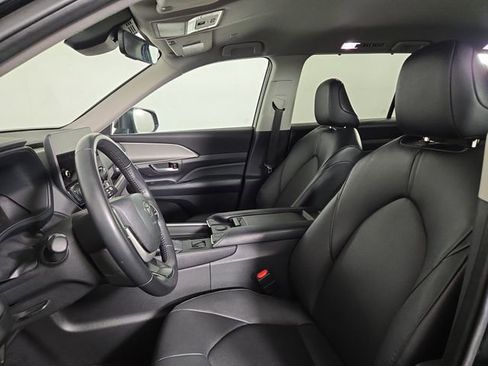 Used 2025 Toyota Grand Highlander AWD image 14