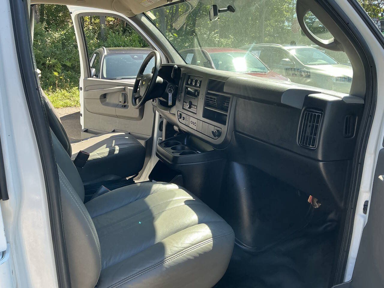 Used 2014 Chevrolet Express 2500 RWD image 20