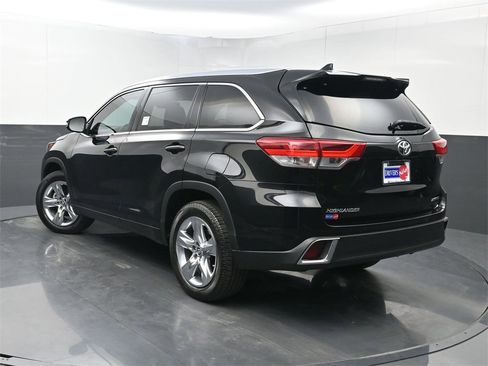Used 2019 Toyota Highlander Limited image 25