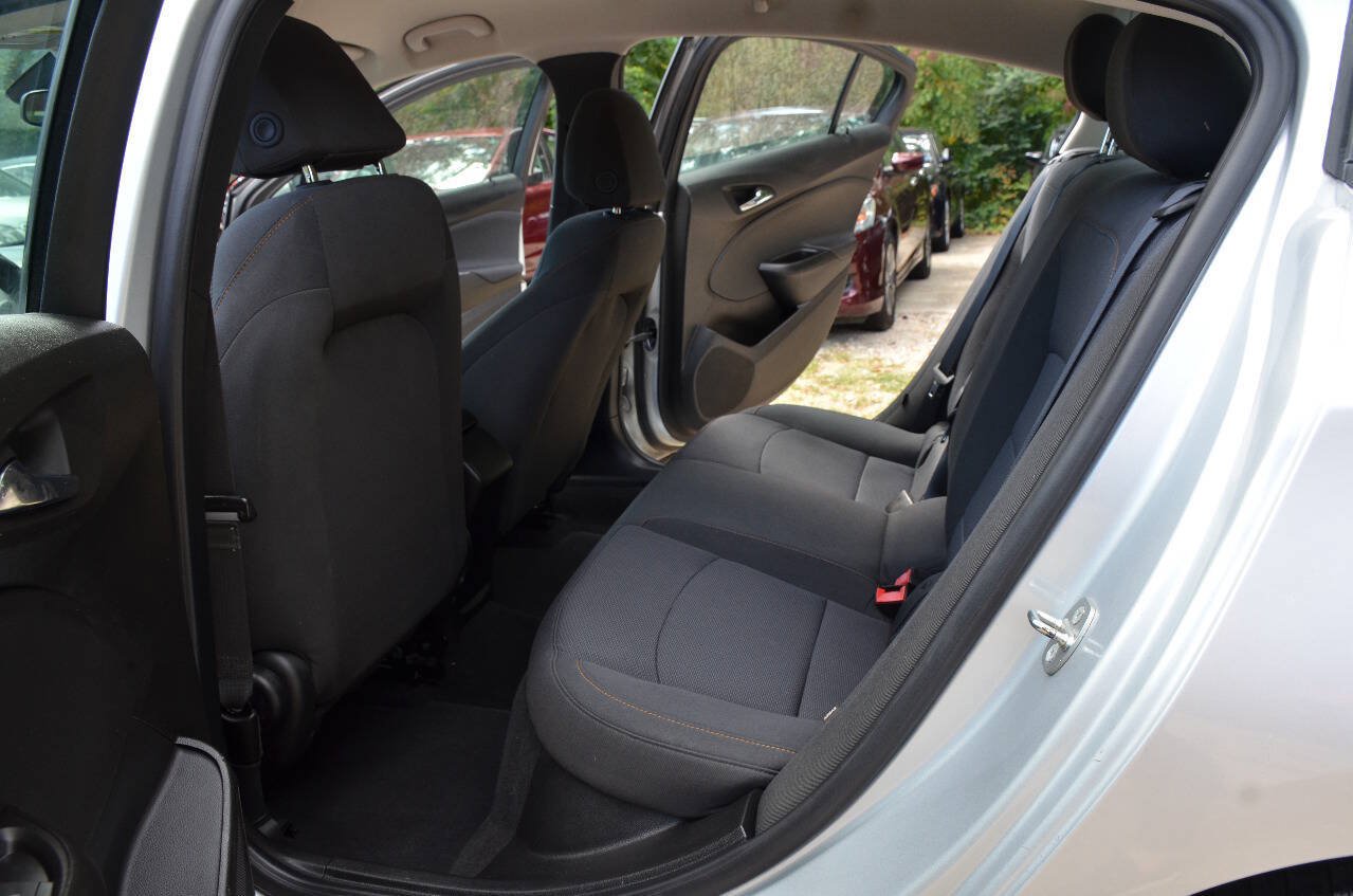 Used 2018 Chevrolet Cruze LS FWD image 12