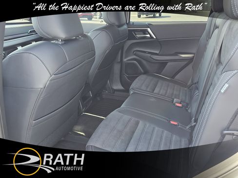 New 2025 Mitsubishi Outlander SE image 19