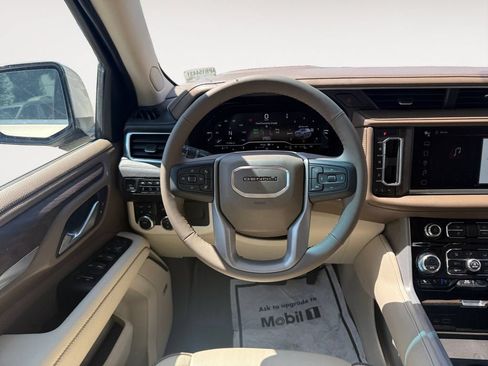 Used 2023 GMC Yukon Denali AWD/4WD image 12