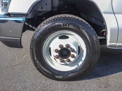 Used 2019 Ford E-350 and Econoline 350 Super Duty w/ Power Windows & Locks Group image 21