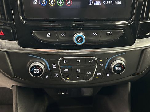 Used 2020 Chevrolet Traverse LT image 32