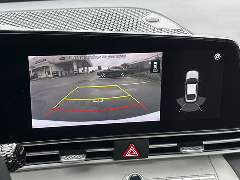 Used 2021 Hyundai Elantra Limited image 19