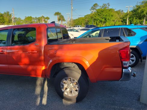 Used 2017 Toyota Tacoma SR5 w/ Tow Package image 3