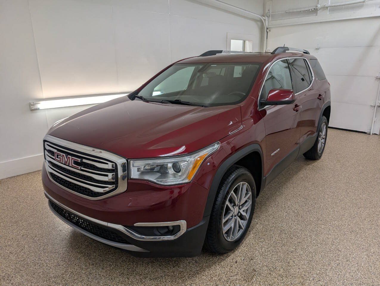 Used 2017 GMC Acadia SLE AWD/4WD image 2
