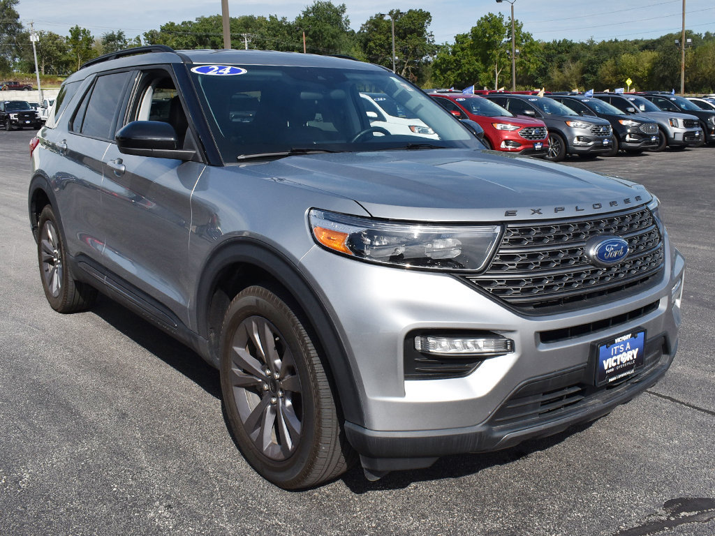 Used 2024 Ford Explorer XLT w/ Equipment Group 202A AWD/4WD image 14