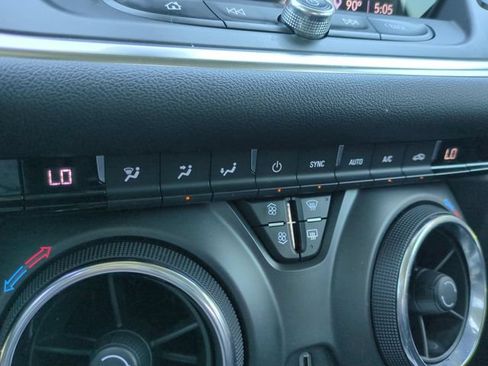Used 2021 Chevrolet Blazer LT w/ LPO, Black Accent Package FWD image 27